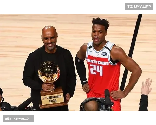 朗斯二十四轮五十三分创历史同期纪录，平民军团登顶